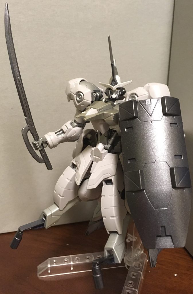 護拳付片手剣　リジル
　敵装甲を圧し切るＭＳ用サーベル。
短剣付大盾　スヴェル
　広範囲の攻撃を防ぐことができる大盾。裏面に防御用の短剣が収納されている。
　