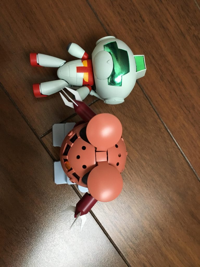 頭部のミサイル射出口も開口
しかし、
ミサイルは無し！