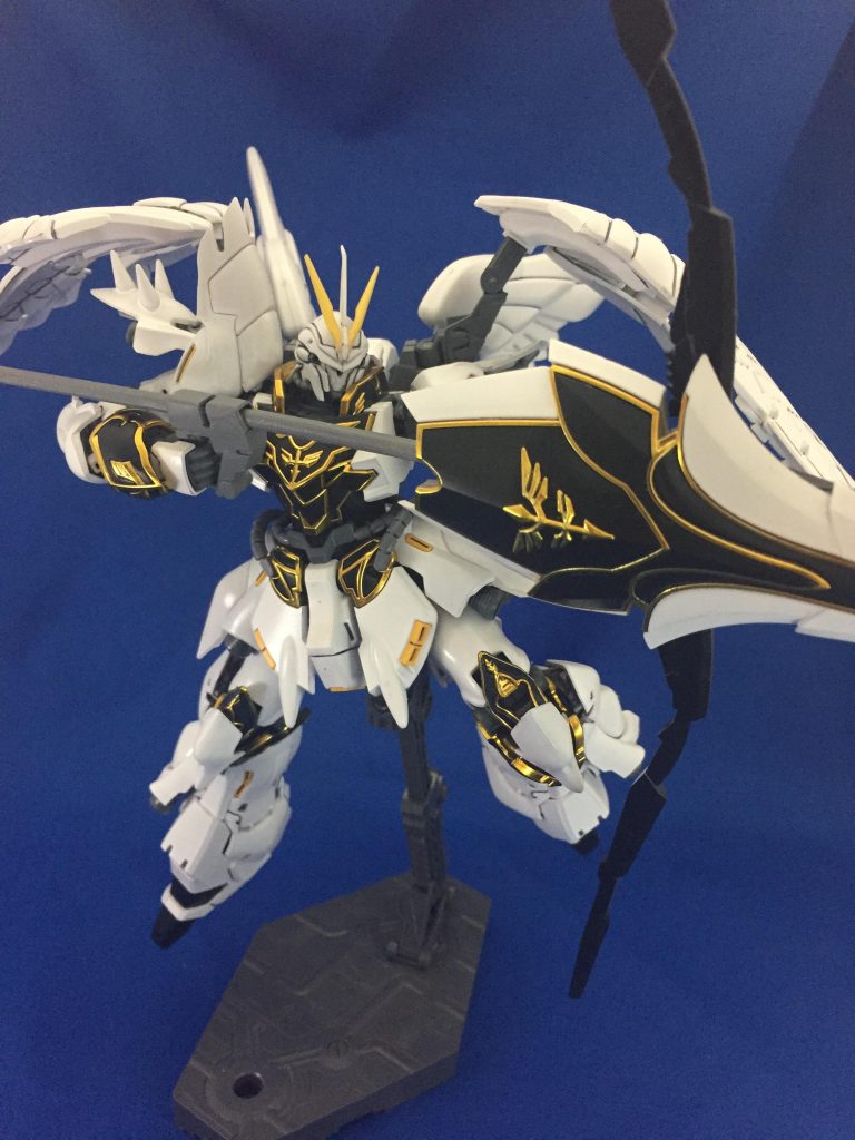 そして、武器のお気に入りの形態
弓形態!
天使と言えば弓かなって感じで真っ先に決まった
槍に変形させる時にはグリップはスライドさせ収納できるようになっていて、ボウガンのように持つことも出来る