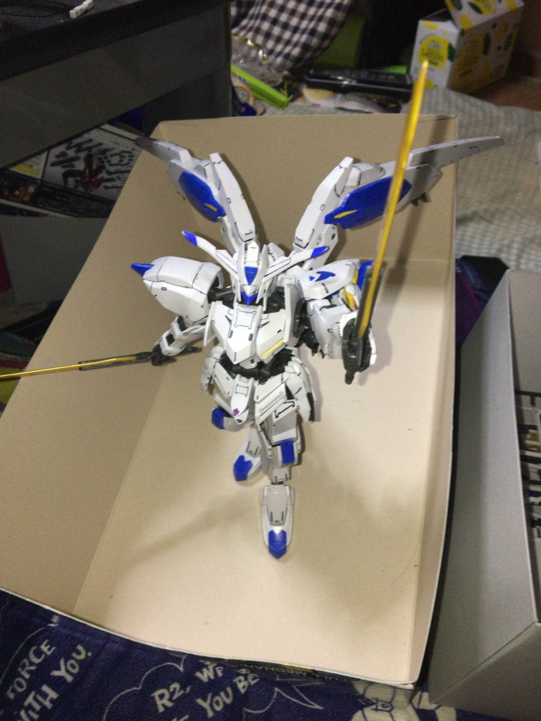 デカールを貼る前に撮影した1枚。
鉄血のオルフェンズ第45話 バエルの元へ集え!の再現です。
このポージング個人的にめっちゃくちゃ好きなんですよね(笑)
ウェザリングなどを施した上でこのポージングさせたら死ぬほどカッコいいんだろうなぁ…なんて想像しながらポージングさせてました(笑)