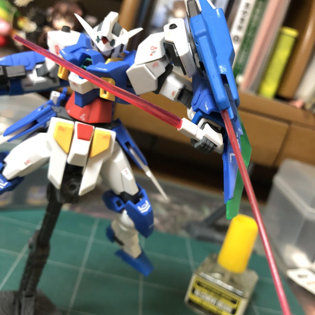 ・*バインダーサーベル*
バインダーからドッズキャノンⅡを取り外した状態でのみ使える。

一般的なビームサーベルよりも少し威力は高い。 が、その程度である。

・*ビームダガー*
腰部に備える2基のビームダガー。

元々当機のエネルギー消費が激しいのでビームサーベルではなくビームダガーとして使用している。

無理をすればビームサーベルとして使用することも可能。