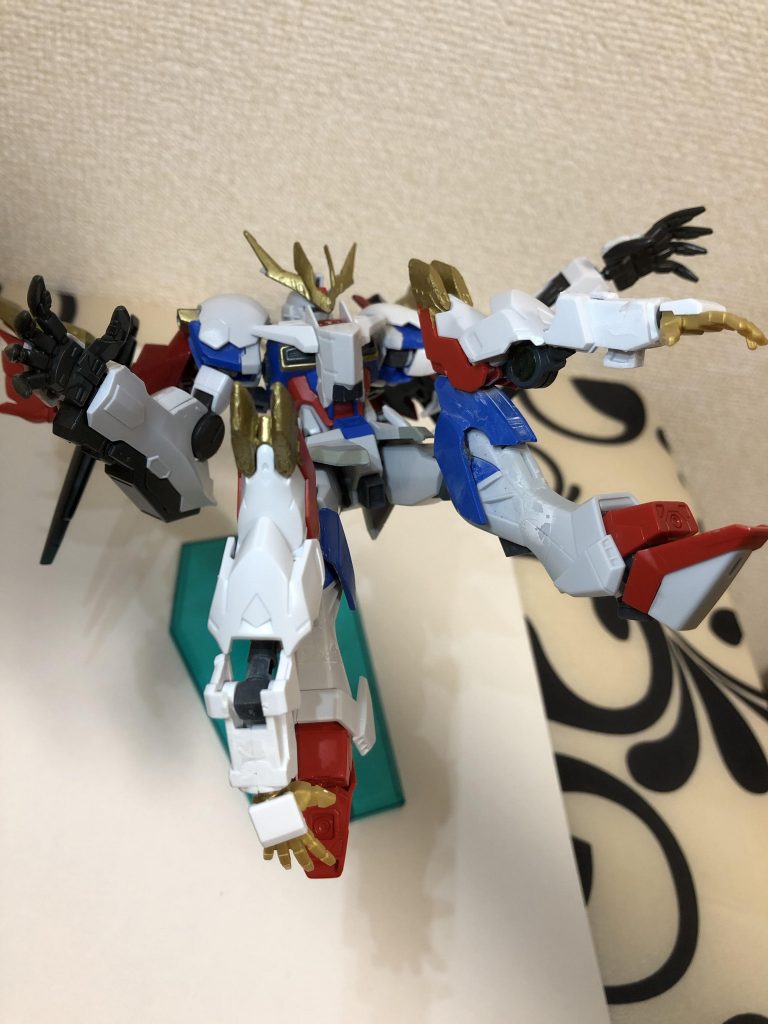 クローモード。差し替えなしで変形するので、バトル中何度でも変形可。