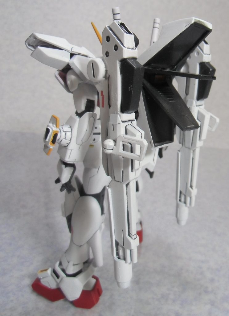 背面です。ジャンクパーツを使って、ヴェスバーと特徴的なバックパックを作ってみました。