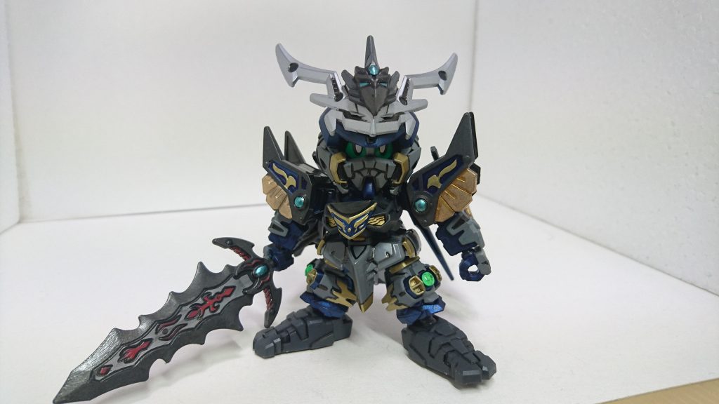 ・正面
BB戦士戦国アストレイに楽進のパーツを切断して接着したものです。
全体的に暗めの色にしたことで重量級な風貌になったと自負しています。
子供形態はオミット。