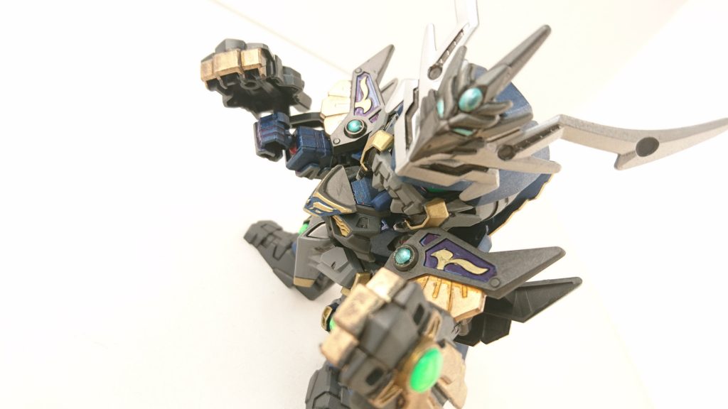 ・豪腕形態
腕にサブアームを装着した接近戦形態。
刃をすり抜け強烈な一撃をお見舞いする。