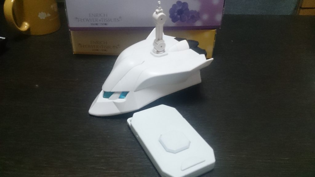 ライティングソーサⅡです。本来ダンボール戦記のLBXを乗せ、操作し、バランスの崩し合いをするという物です。そして、このⅡはなんとガンプラも固定でき、前、後ろ、右旋回、左旋回が出来るんです。

成り行きとして、私はどうしてもガンプラバトルがしたく、リア友に言ったら、『ライティングソーサでやるか？w』と言われ、『それでやるかw』と答えました。

これが、今回のガンプラの改造に至った経緯です。

御託はここまで。まずは製作です。