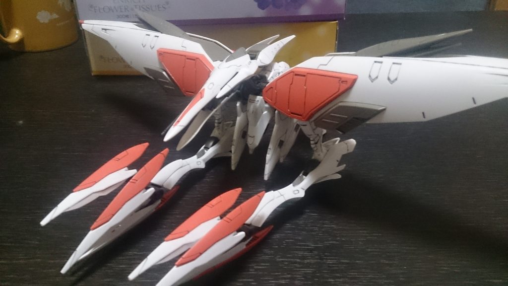 完成しました。とりあえず、墨入れとシールの素組です。改造するつもりだったのですが、墨入れだけでお腹いっぱいになったので、またの機会に回します。もうMAは作りません。(改造はする予定)