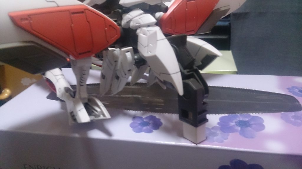 唯一弄ったのは、ライティングソーサⅡに取り付ける固定台です。流石MA。専用の固定台がないとやはり駄目か。
仕方なく、使わなくなった初期のライティングソーサの固定台を瞬間接着剤で固めるというお手軽作業にしました。