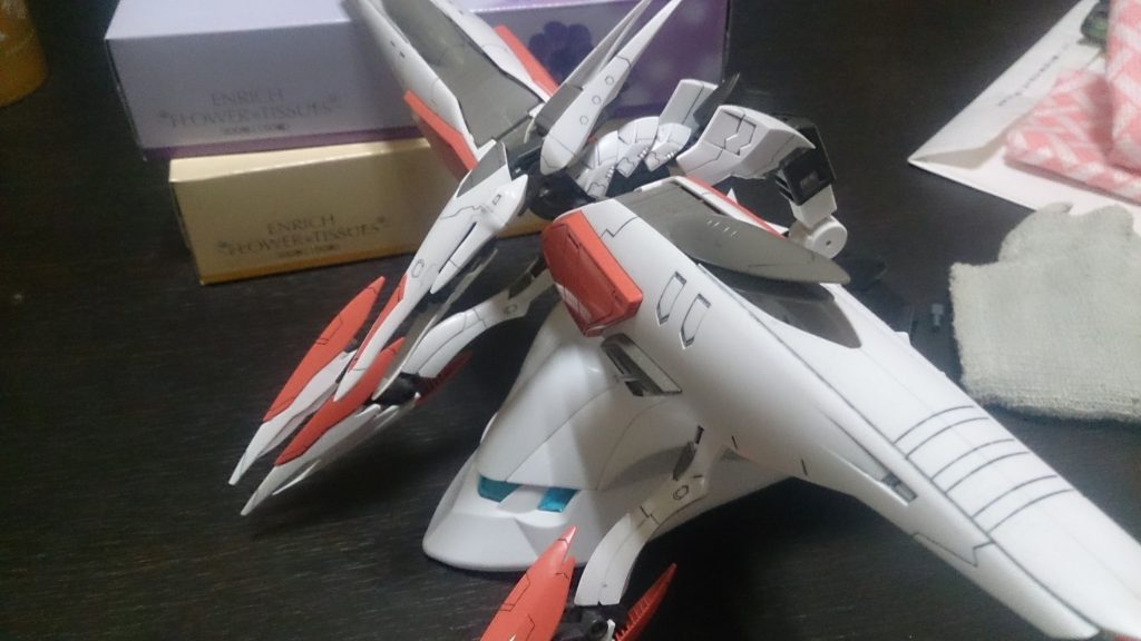 合体。デカイ…………デカすぎるぜ。これなら、前に進むだけでリア友のガンプラ達を凪ぎ払ってくれそうです。挙動も問題無し。外れる様子も無さそうだったので、安心して戦えます。