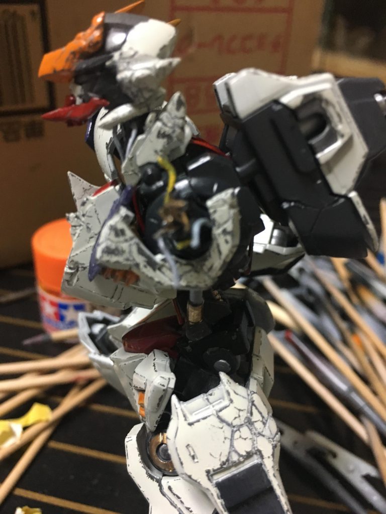 組み上げて部分塗装と全体バランスみて剥がし箇所増やしました