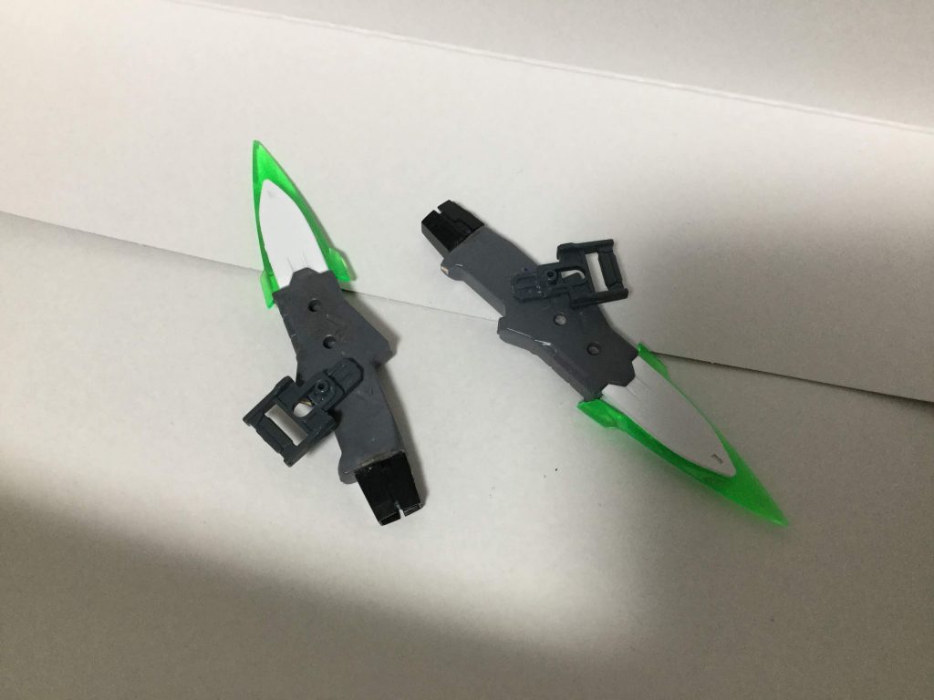 武器のGNソードバインダー
GMⅢBMのバインダーにダブルオーセブンソードのカタールを付けています。
銃口はセラヴィーのキャノンを使用しています