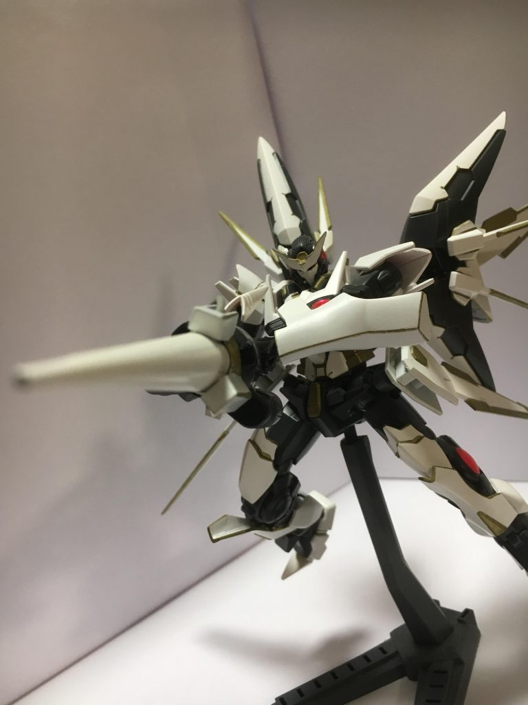 ランスチャージ!
当時の自分にはプラ板工作やパテ工作の技術がなかったようでランスの先っぽが丸いのが気になりますね