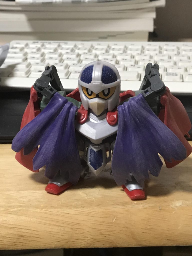 ガンダム顔からの卒業。試行錯誤の末、マントギミックが固まる。