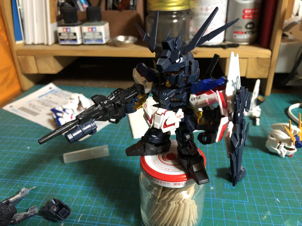 EXスタンダードのバンシィにBB戦士のユニコーン、Hi-νガンダムのパーツを移植。
既に原形が出来ている。