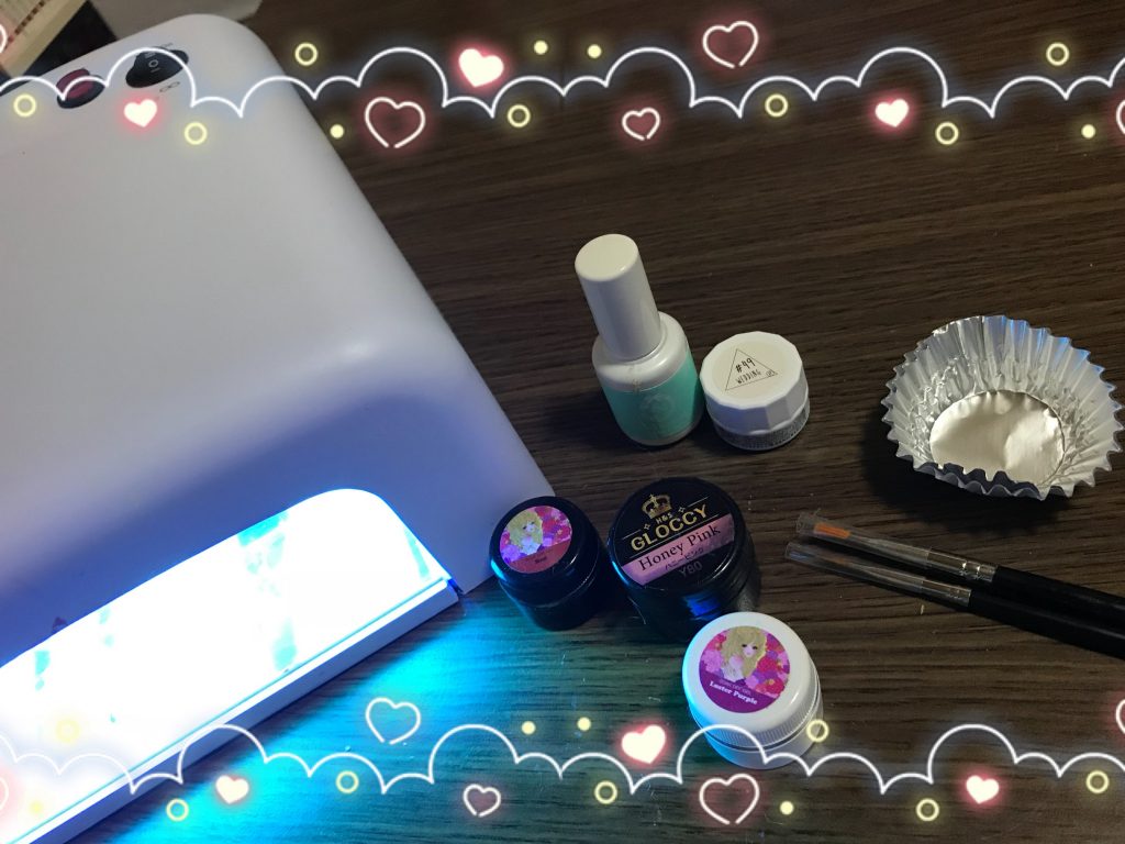 今回もジェルネイルを使っています。
男性にはあまり馴染みがないかもしれませんが
道具さえあれば、臭いなし!即乾く!の万能アイテムなのでおススメです❤︎*.(๓´͈꒳`͈๓).*❤︎
我が家は、乳児と猫がいるので匂いの強い塗料は全く使えません。
ふつーのマニキュアさえ使えない…(  ・᷄ д・᷅ )