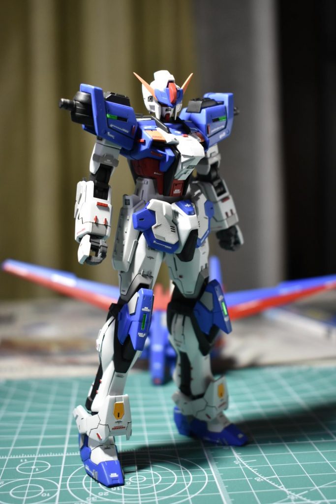完成
デカールも終わり、組み上げて完成です。
自分が好きな機体と言うこともあり、テンションが上がったまま楽しく作ることができました。
もう一体あるのでいつかまた作りたいと思います。
最後まで見ていただき、ありがとうございました(o^^o)