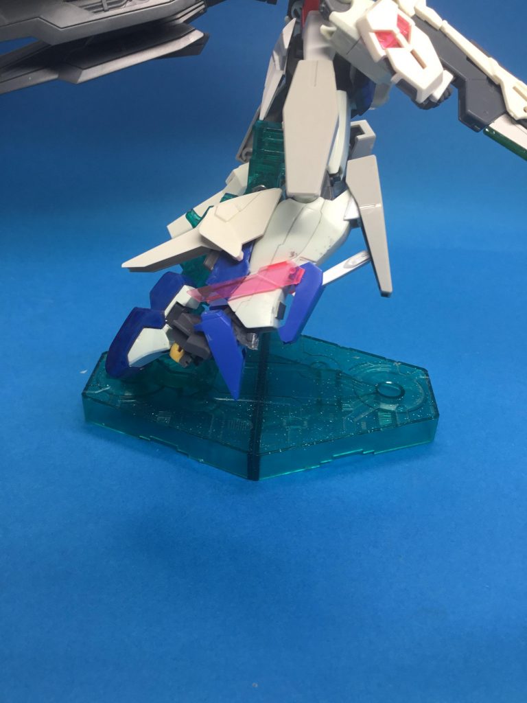 足をこのように変形させて…