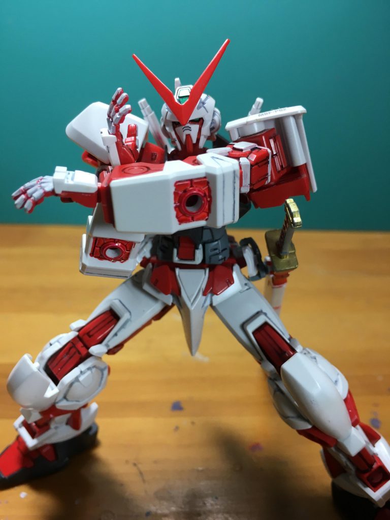 　左右平手が付属するので、ベリアルの息子みたいなレッキングバーストもできます。掌にコネクターのディテールもあるため、光雷球に説得力が出ます。