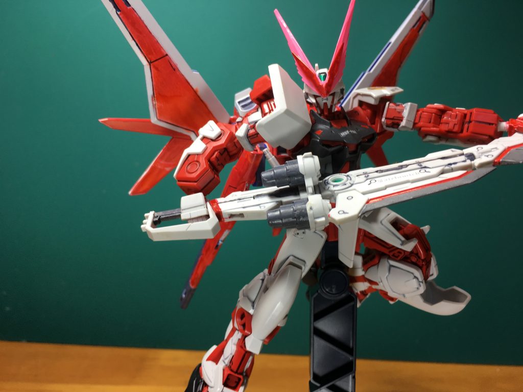 　ビルドブースターの形状はSEED DESTINY リマスター版に出たオオトリやアカツキのオオワシに似ているので、ロウがこれらを参考に作ったと想定、「オオワシⅡ」としました。

　トップコートが残り少なく、ブビビビビと出てしまったのでまだら模様になってしまいました。