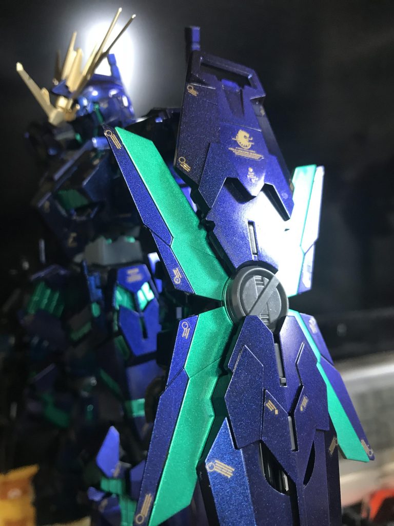 クリア吹き付けて乾燥に入る所です。この角度だと紫が強く出てると思います。