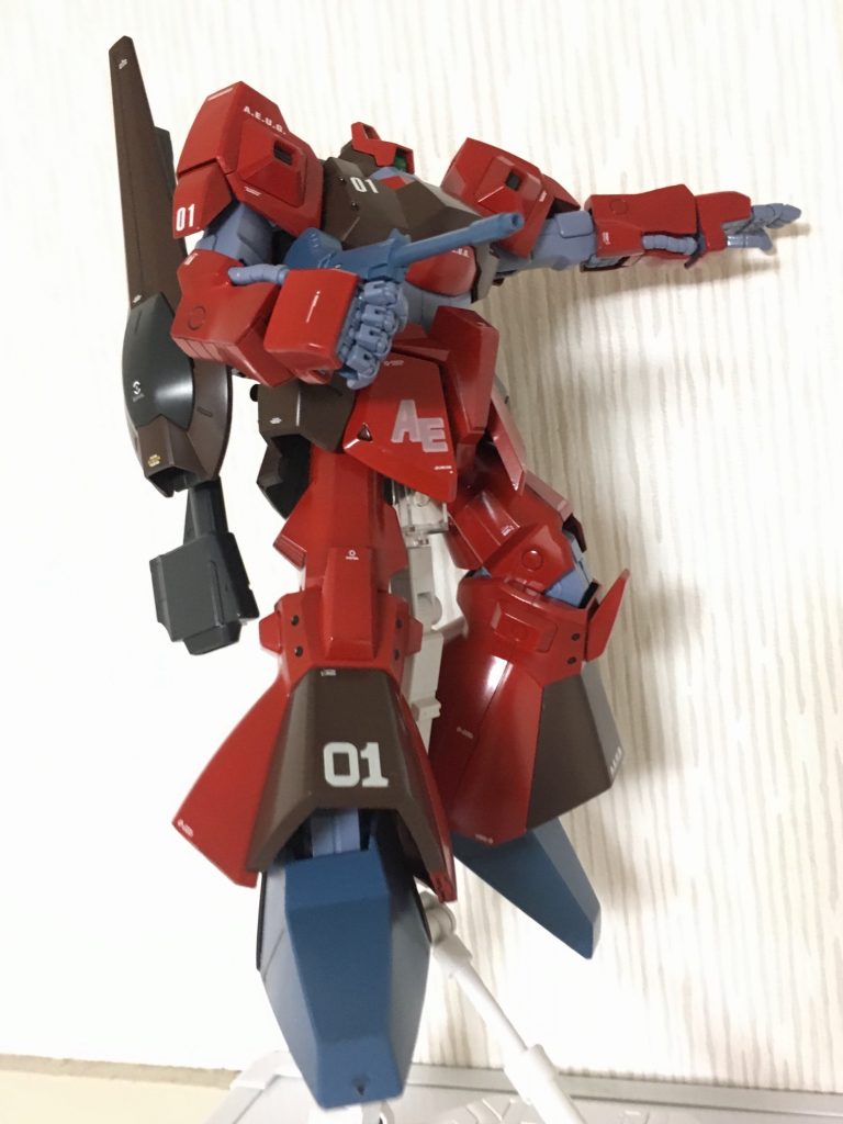 昔の箱絵っぽいポーズ。写真撮ってて気がついたのですが、アレ右腕の関節が逆に曲がってるんですね…。
今となってはかなり古い部類に入るキットですが、スタイルの良さはさすがだと思います。ver2.0とか出ませんかね?
今回はこれにて。
ありがとうございましたm(_ _)m