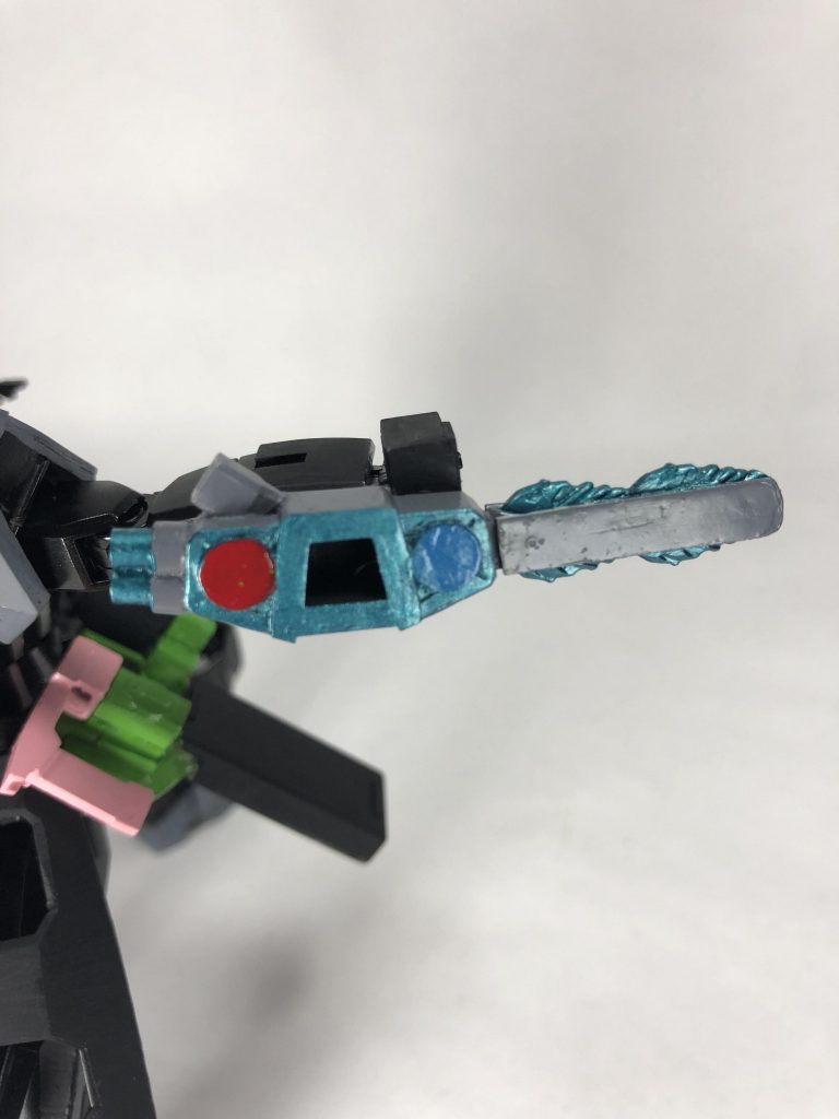 武装はバクヴァイザーツヴァイ・チェーンソーモード（トリロジー本編通してガンモードは使っていないっぽい）と格闘のみ