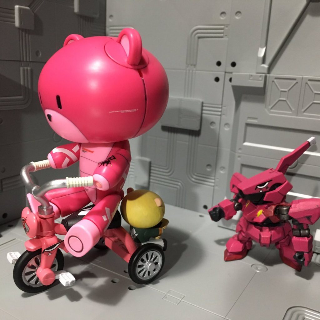 地上の移動は複座式高速移動ユニットで...。流星アイはプチッガイにつけるとしつこいので、三輪車のほうにつけました。