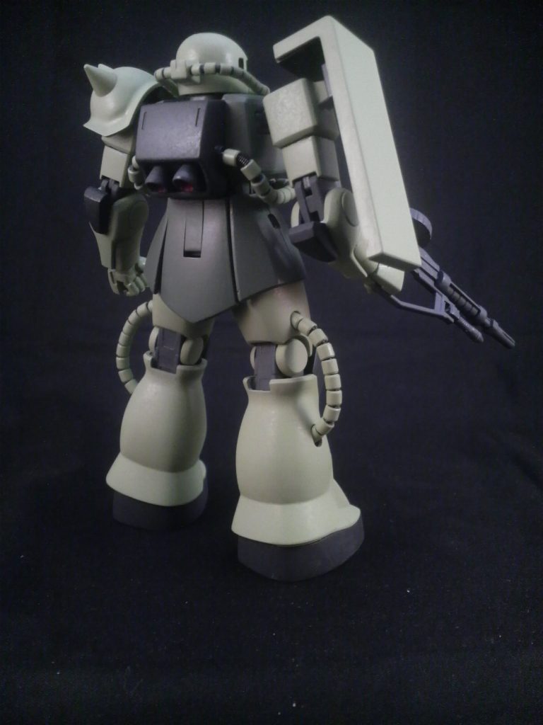 胴体と腕部、バックパックはザクⅠの物を使用してます。