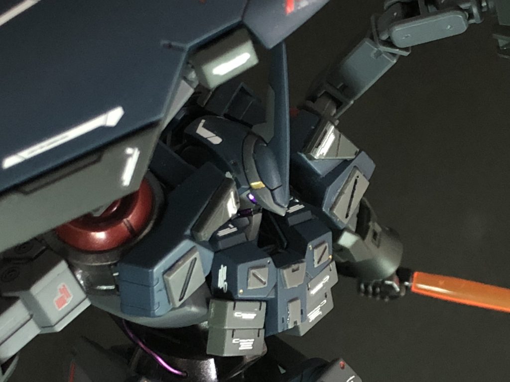 ヘッドユニットをパージして近接戦闘