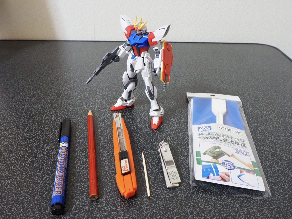 使用品
HGビルドストライク1100円
ガンダムマーカースミ入れ用220円
爪切りニッパー380円
メラミンスポンジスティック400円(100均で代用可能)
カッター 借り物
鉛筆 借り物
総額2000円