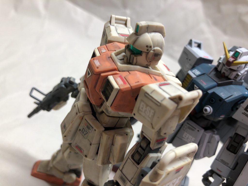 穴モールドをあちこちに追加しました