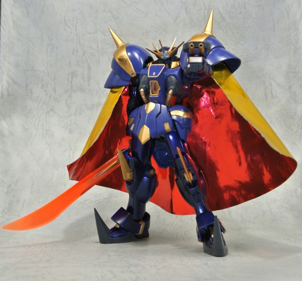 左腕にはデナン・ゾンのマシンガンが付いてます。
ビームシールド発生器の代わりにザクマシンガンのマガジンが乗ってます