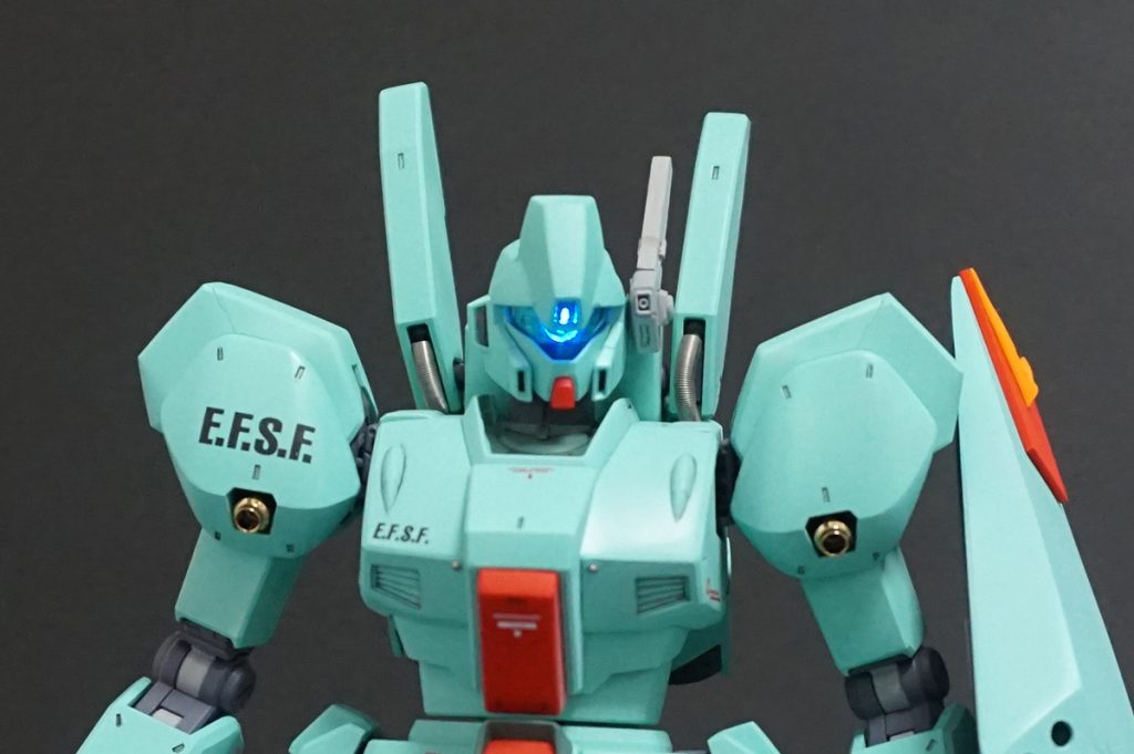 カメラ(モノアイ)部はライトアップ可能です。