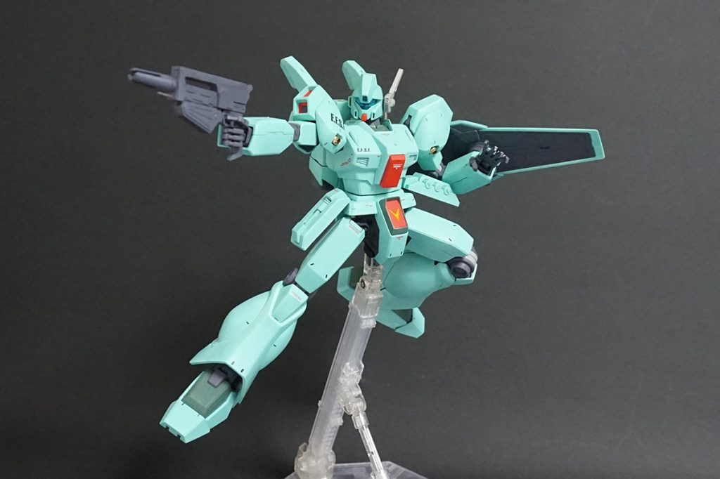 良く動くキットのためポーズは決めやすいです。