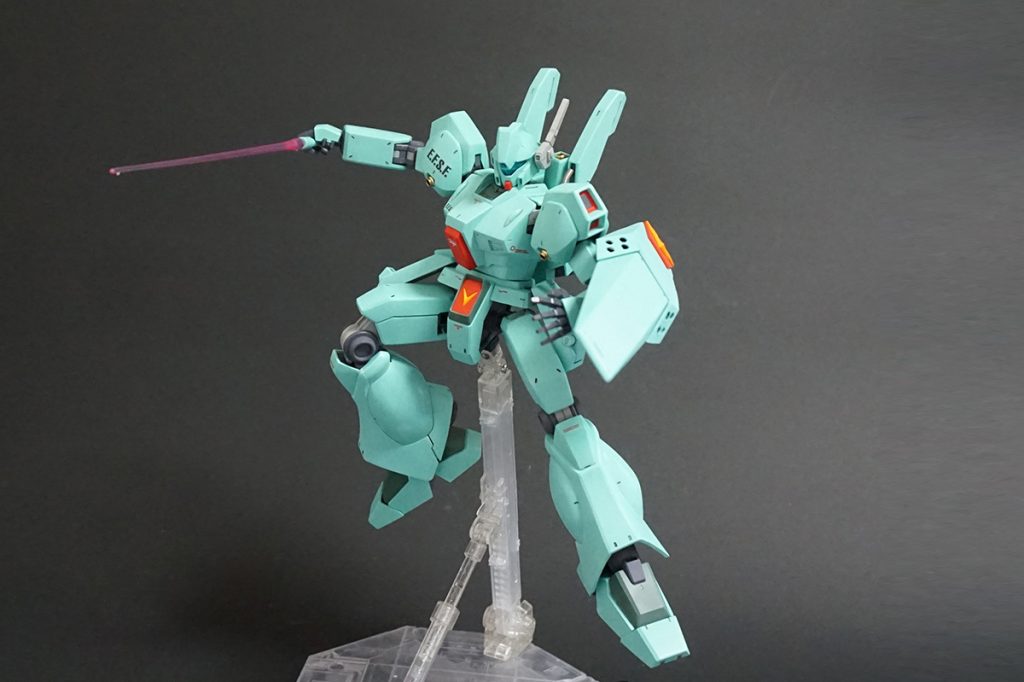 シールドも上半分はプラバンからのスクラッチです。