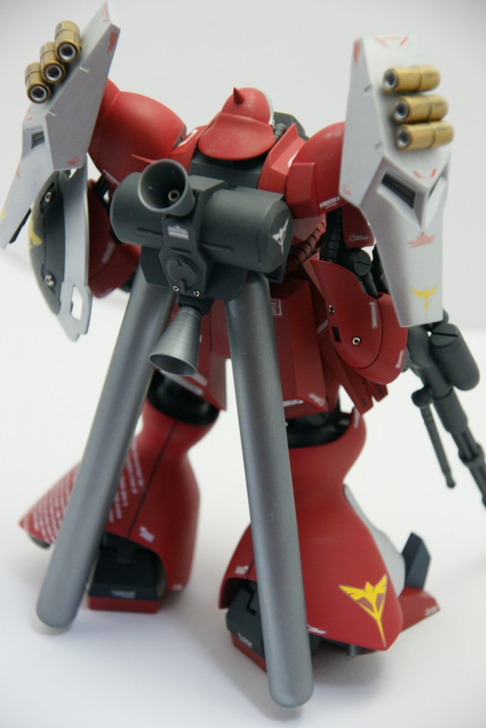 ファンネルは分割して独立化、アフターパーツにてディティールアップ、ビームマシンガンはキットを芯に大型化しております。