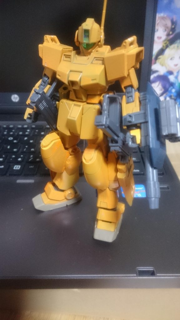 フロント
左手はBD3号機の2連装ビームライフルにバリスティックウェポンズのファンネルをくっつけました.右腰にはハンドガン、左腰にはサブマシンガンがあるので二丁拳銃出来ます