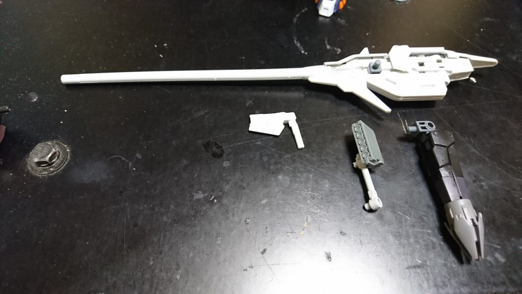 武装です(^-^)/
デンドロビウムの他、ケルディム、シュツルムガルス、セラヴィー、グレイズアインなんかからもパーツをいただいております。