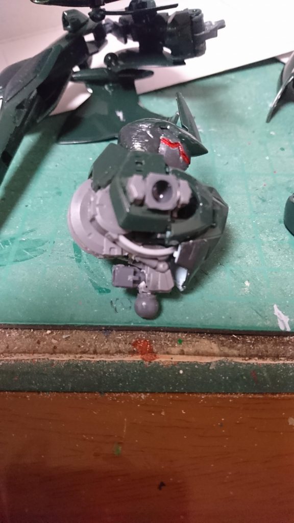 バクトユニットと本体の接続はフレームの方に3ミリピンバイスで穴を空けそこにジョイントパーツを仕込みました。