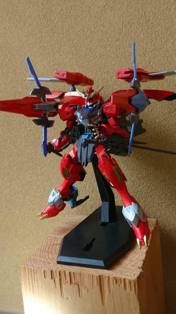 射撃モード。バーストレイピアの刀身をミサイルの如く射出できる。