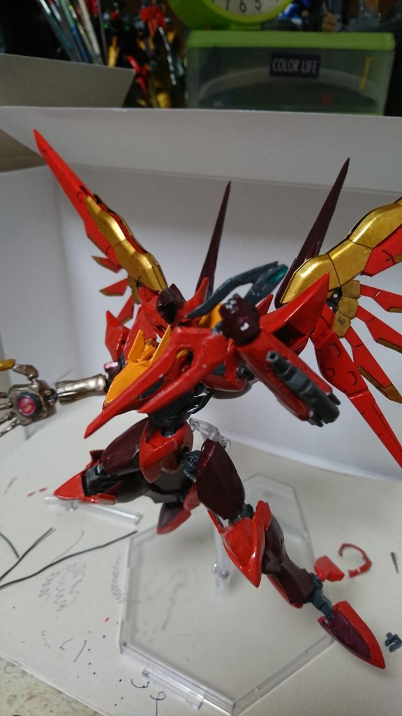 呂号乙型特斬刀
鎧通しと十手を組み合わせた形状をしており、特殊鍛造合金で製作されているのと同時に、MVS(メーザーバイブレーションソード)と呼ばれる高周波振動により鉄をも切断することが可能な処理を施したため破壊力は通常の斬撃兵装よりも優れている。