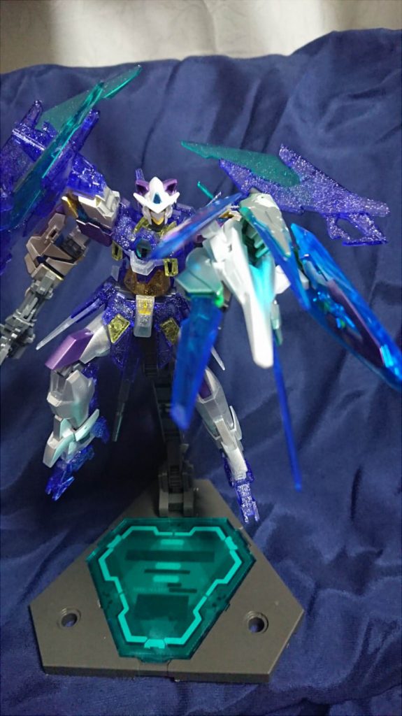 バインダーを前に、ビットとしても使えるしシールドとしても使用可能
ビットの刃部分はサイコフレームで新造したという設定