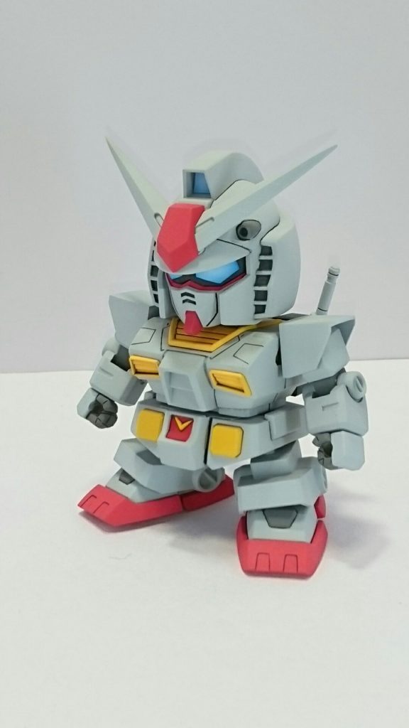 アーマーパージ。
ツインアイや額のカメラはグラデーション塗装しています。