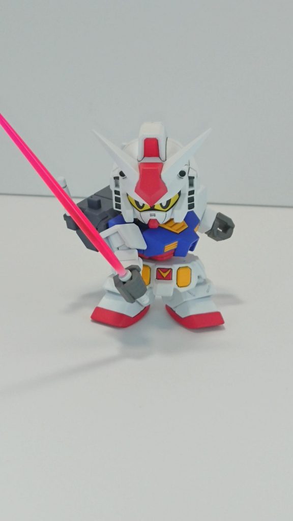 変型合体の都合で可動軸が特殊なのでこのようなポーズも。
サーベルは他キットから流用しました。