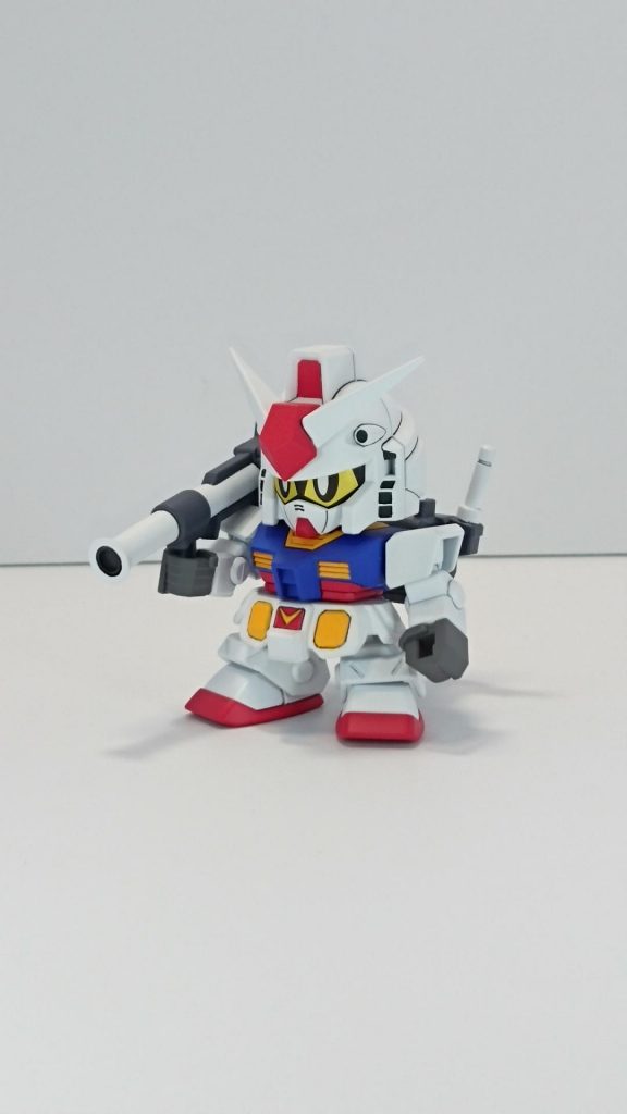 バズーカは好みで白とグレーで塗りわけ。
銃口はドリルで広げて市販パーツを埋めました。