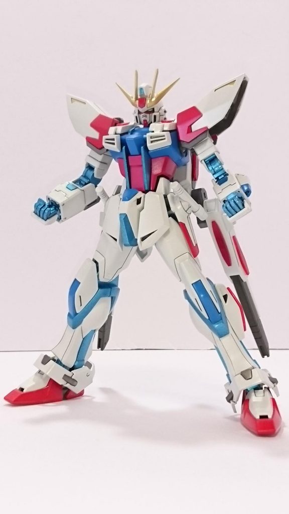 各色に合わせたパール塗料を仕上げに吹いています。