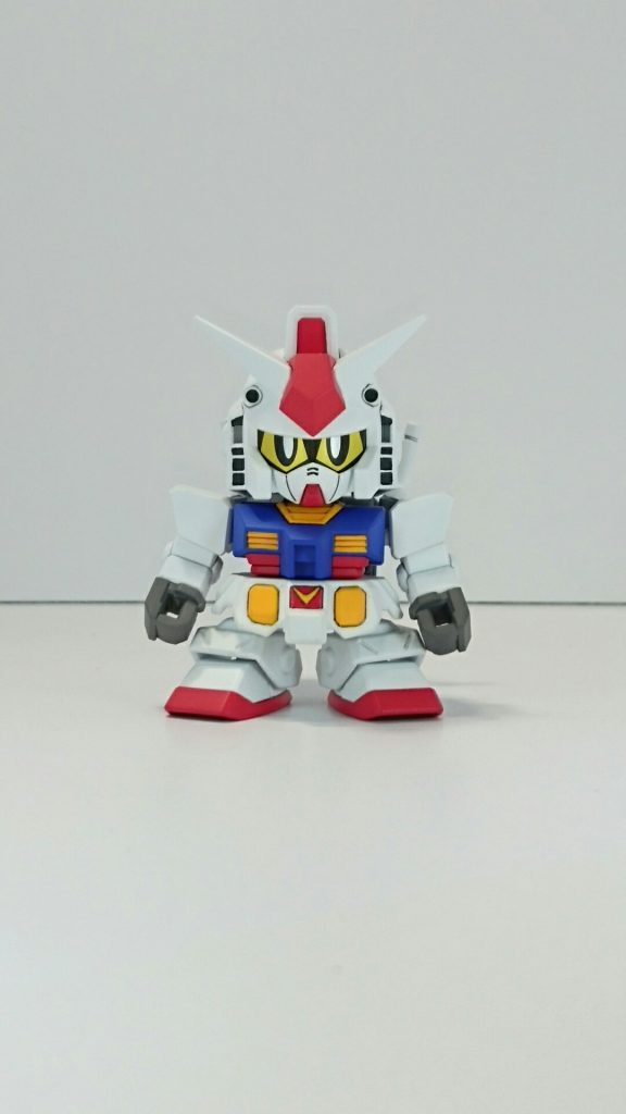 赤いクマドリは削り落として昔のSDガンダムみたいにしました。
これはSNSで拝見した他の方々の作品を参考にしました。