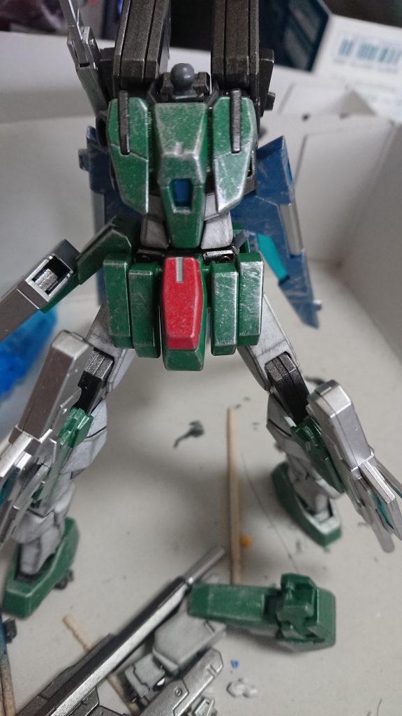 当時の僕は仮組しないで作ってたのでウェザリング工程だけちらっと。タミヤのウェザリングマスターで汚してトップコートした後に緑の部分はドライブラシでハゲチョロ感出してます。