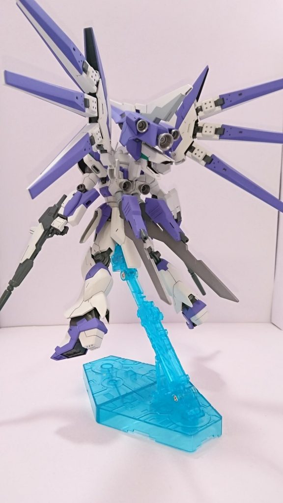 背面のシールド取り付けも磁石で接続。
結構ボリュームがありますね。