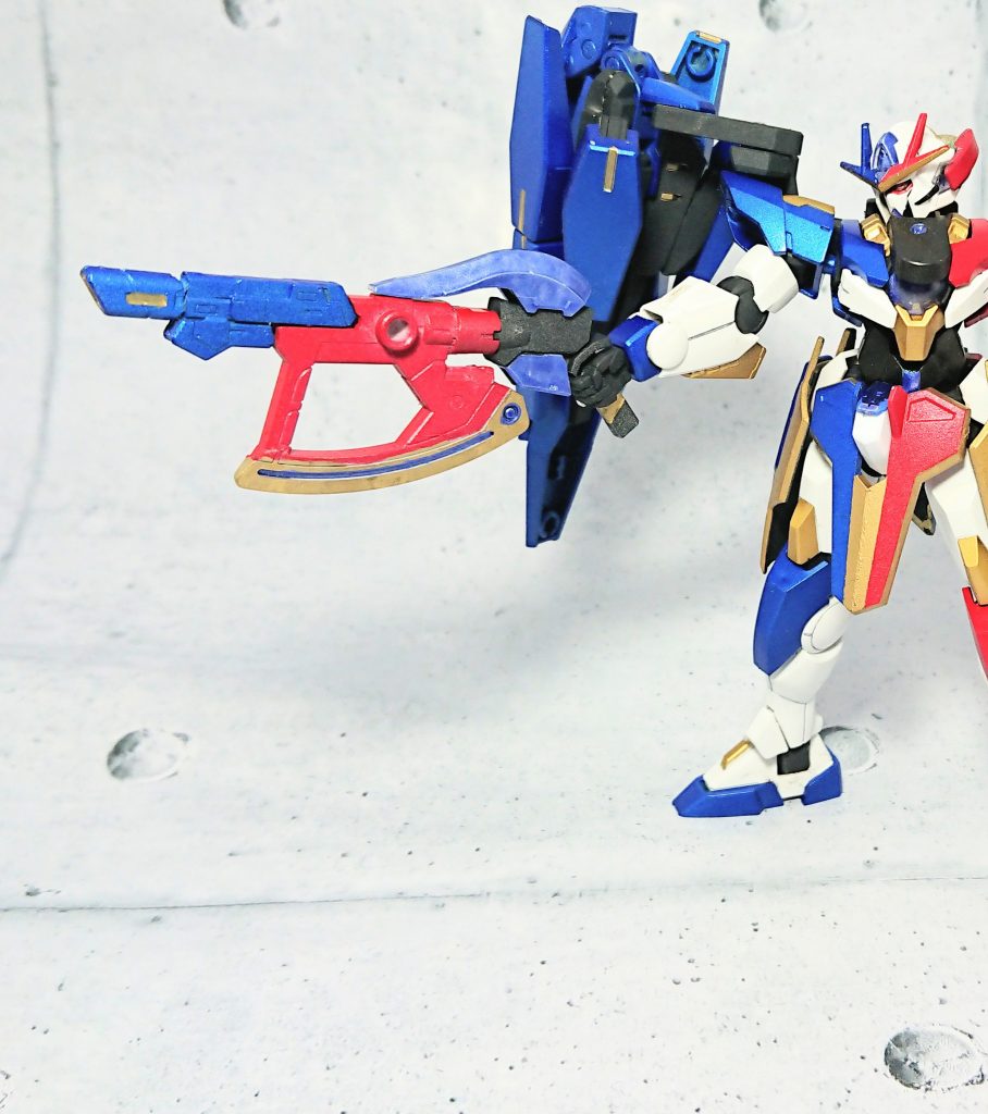 GNパラブレイガン 斧とライフルが一体化した武装、グリップを変形させて即座にモード変更可能。